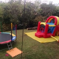 Cama Elástica + Tobogã: R$ 260,00
