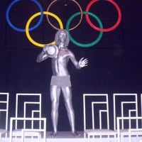 Foto Estátua Viva formatura Curso de Educação Física