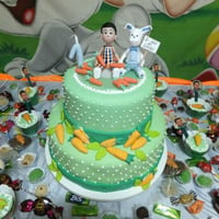 Bolo infantil decorado com pasta americana