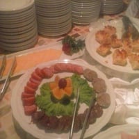 Preparo de produtos típicos para o buffet.