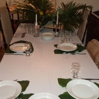 Mesa de Jantar Com Folhas Verdes Como Suplâ