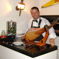 Serviços diferenciados(Corte do Pata Negra,Sommelier,barman...)