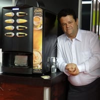 Maquina de Cafe  Colibri C3
Serve até oito tipos de bebidas quentes
Locação apenas para festas e e