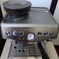Maquina de cafe expresso Tramontina
Serve apenas café expresso e e com leite e ou moccaccino
Locaç