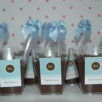 Brigadeiros de copinho personalizados para o Chá do João