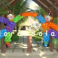 Arco especial de palhaços