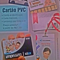 Na #imprimixAldeota, você encontra cartões para crachás nas cores preto, azul, verde, vermelho, lara