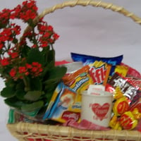 Cesta de café com flores