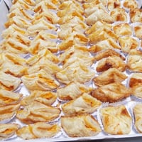 Salgadinhos em massa folhada.
