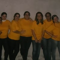 EQUIPE MOÇAS , LINDAS , SIMPÁTICAS .