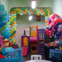 Decoração
3 arcos + mesa de guloseimas