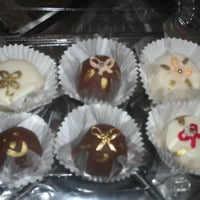doces finos fondados e com banhos de chocolate