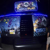 NOVIDADE - DISCO PLAY
Sua discoteca inflável. Som, luz especial e animação em um só lugar.
Para a