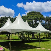 tenda 16x4 em l.64 metros quadrados cabe ate 20 jogos de mesas com 4 cadeiras.