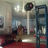 box truss no q30 com canhoes de led dando enfase a entrada da festa