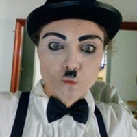 Homenageie sua família, contando sua história com narração, muita música e mímica.
