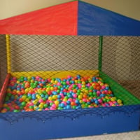 Temos piscina de bolinha