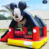 Piscina de bolinhas e escorregador