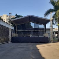 Palcos e tablados para vários tamanhos de eventos