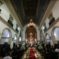 Traçado da noiva com luzes decorativas