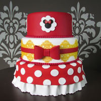 Bolo cenográfico 3 andares - 031
Medidas: 30 cm de altura e 35 cm largura
Detalhes: vermelho, mini