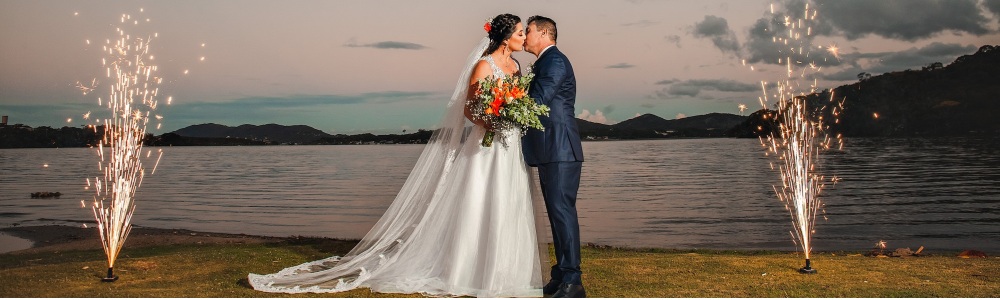 Fotografia de casamento e eventos corporativos.