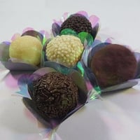 Brigadeiros capuccino, chocolate branco, limão siciliano, chocolate amargo, nosso amado brigadeiro c