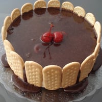 TORTA ALEMÃ - Um creme macio e saboroso intercalado com camadas de biscoito e cobertura de chocola