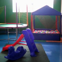 Alugue cama elástica+ piscina de bolinhas+ escorregador+cavalinho+10 lembrancinhas por R$235,00