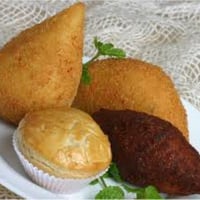 Coxinha, quibe, empada, pastel de leite