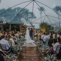 Tenda Piramidal 10x10 em lona cristal para cerimônia