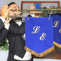 Tocando a Marcha Nupcial.