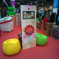 Totem de fotos em touch com revelação instantânea