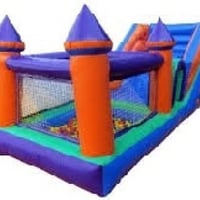 Tobogã com piscina de bolinhas