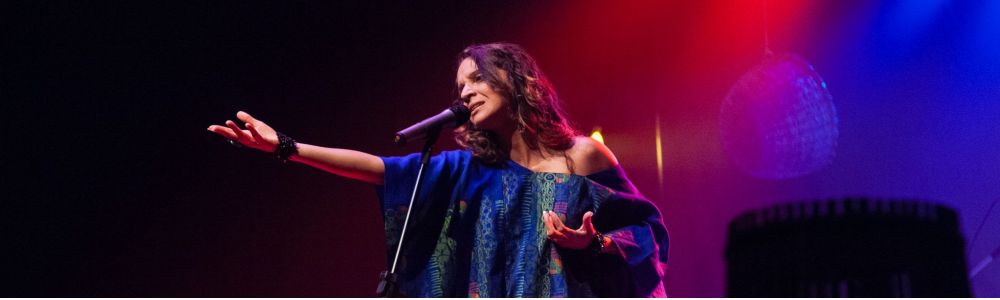 Cantora Lis Braga