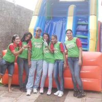 tobogã + equipe oficina da alegria
