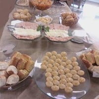 Salgados, lanches e doces.