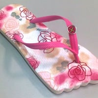 Chinelo ´Dedinho´ borracha em cores com tecido Branco + tira fina Branca Personalizado R$ 15,00