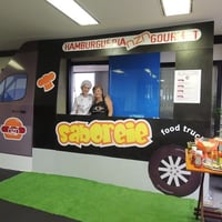 Food Truck: hamburgueria gourmet com fachada cenográfica