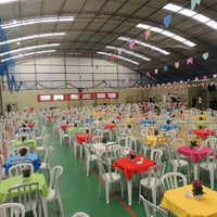 Mesas, cadeiras toalhas, peças temáticas