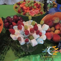 Mesa de frutas decoradas