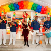 Recepção com Bandinha, Malabarista e Perna de Pau