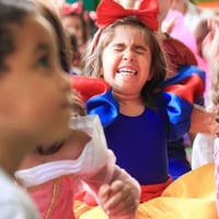 As Crianças fazer de tudo para se assistente do Mágico!