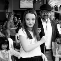 Mágico Dilli e atriz Larissa Manoela - a Maria Joaquina de Carrossel.