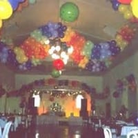 decor  c/  balões no teto no clube vassourinhas