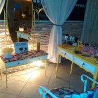 Serviço de SOS Make - (uma maquiadora durante o evento para retoque de maquiagem).