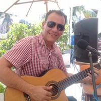 Shows de Voz e Violão.