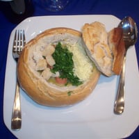 Qui delicia! Sopa no pão Italiano.