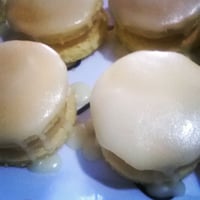 bem casados , bem vividos , bem nascidos , bem formados.Cobertura de fondant.
