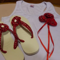 Conjunto de havaianas e camiseta